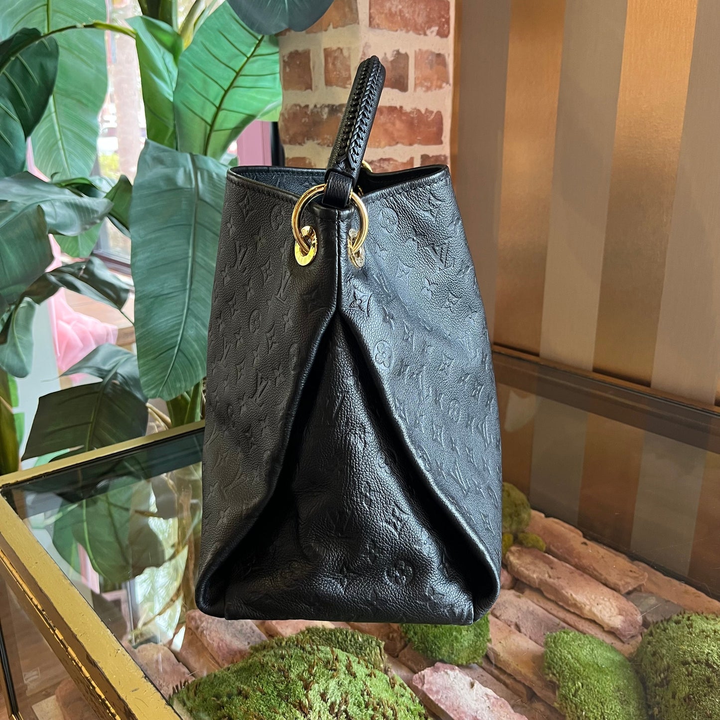 LOUIS VUITTON Artsy MM Black Empriente Leather Hobo