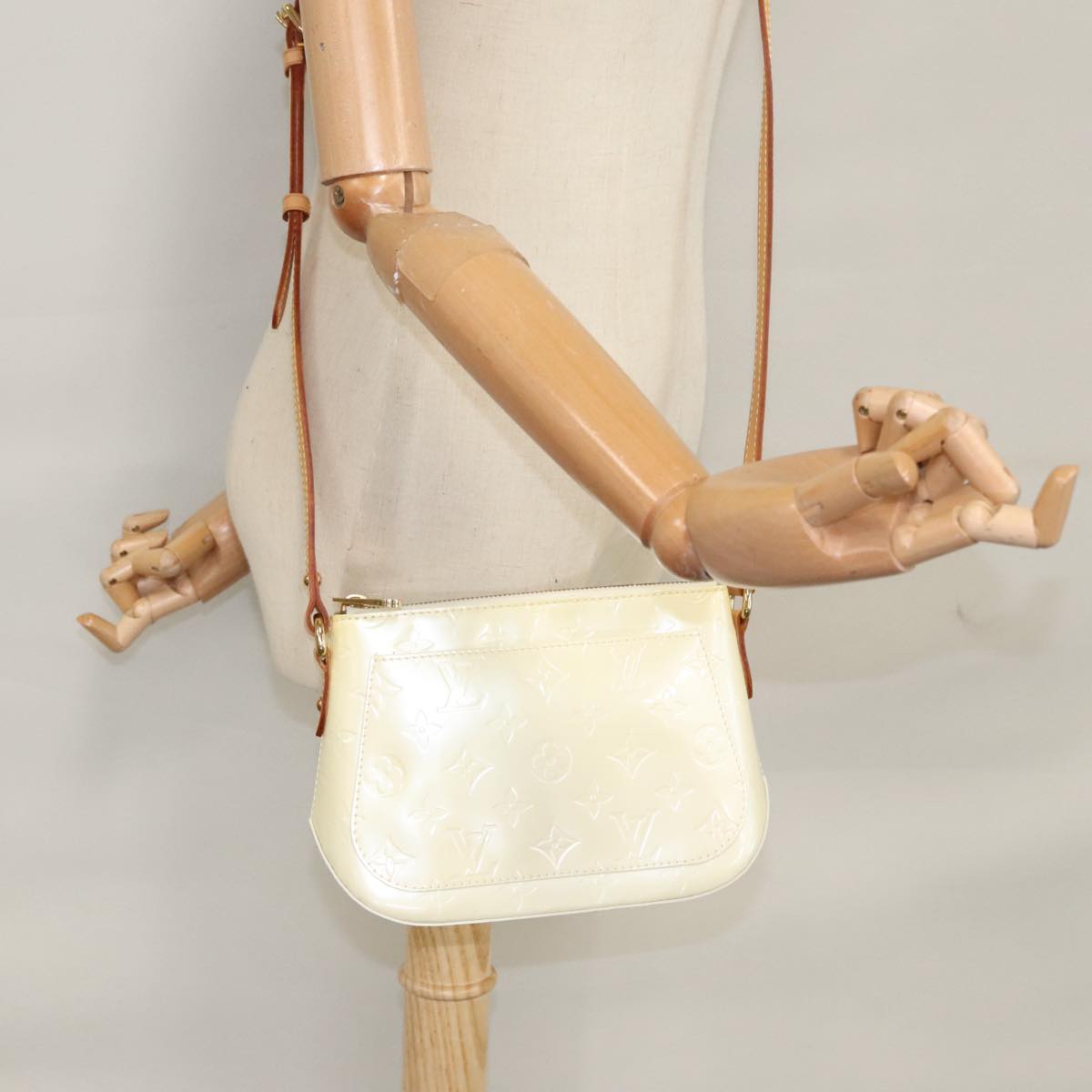 Louis Vuitton Minna White Patent Leather Shoulder Bag