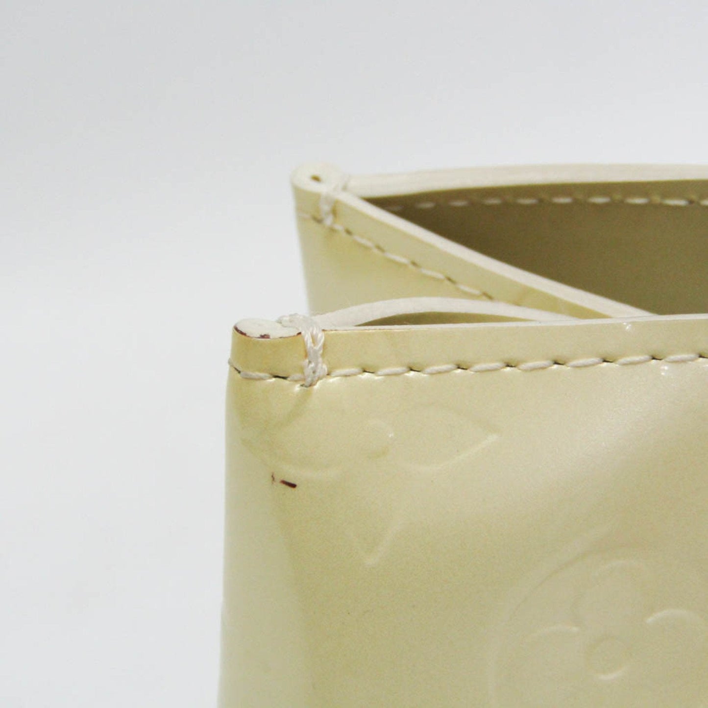 Louis Vuitton Reade Beige Patent Leather Handbag
