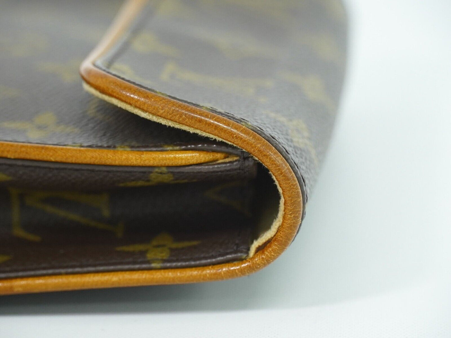 Louis Vuitton Pochette Florentine Brown Gold Plated Clutch Bag