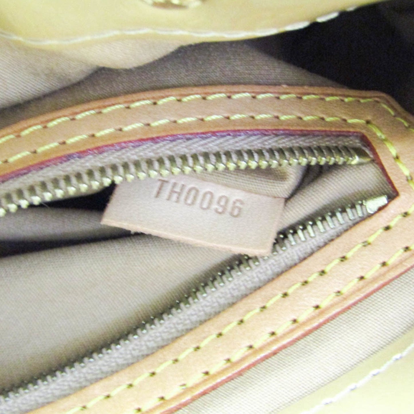 Louis Vuitton Reade Beige Patent Leather Handbag