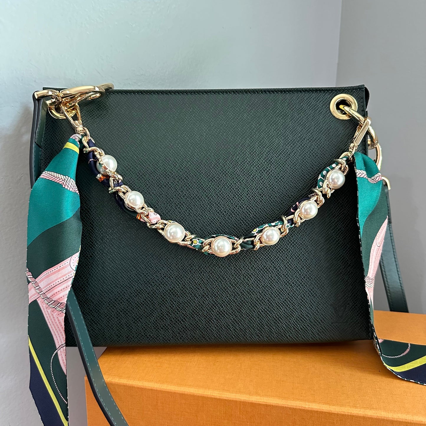 The Swan Crossbody -Orvis bags LV Taiga Leather in Dark Green