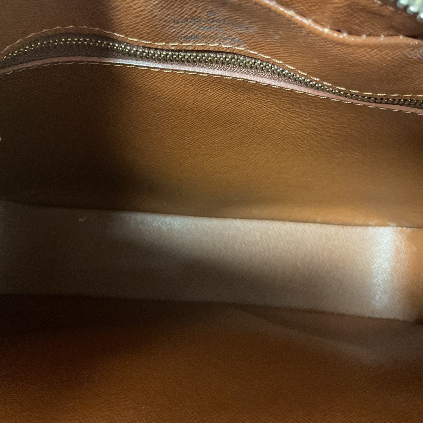 Crossbody Luxury Designer By Louis Vuitton, Size: Medium