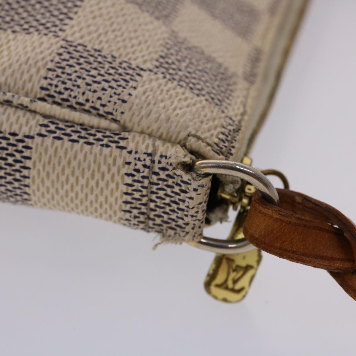 Louis Vuitton Pochette Accessoires White Canvas Clutch Bag