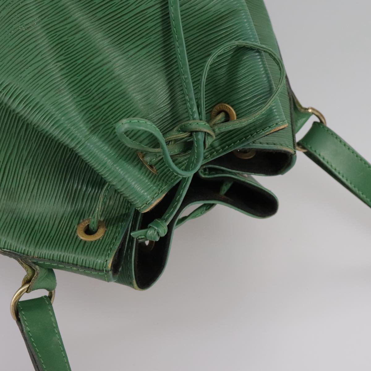 Louis Vuitton Noe Green Leather Shoulder Bag