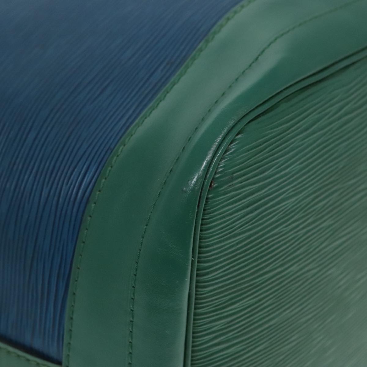 Louis Vuitton Noé Blue Leather Shoulder Bag