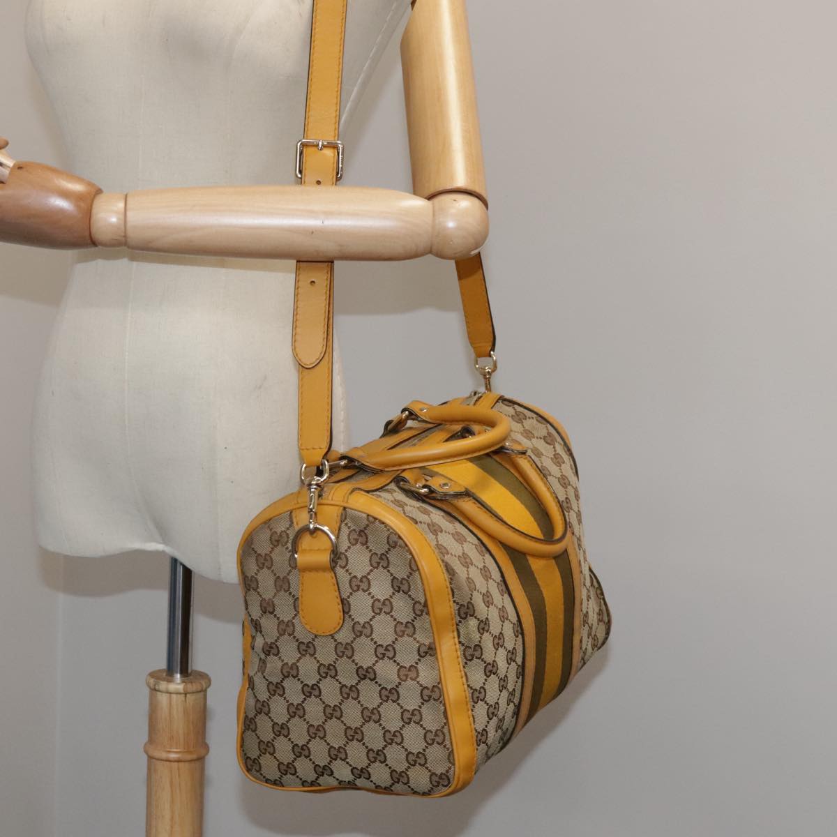 Gucci Gg Canvas Beige Canvas Handbag
