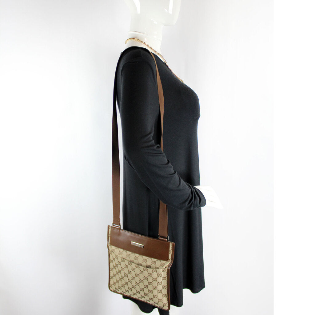 019-0348 GG Canvas Flat Crossbody