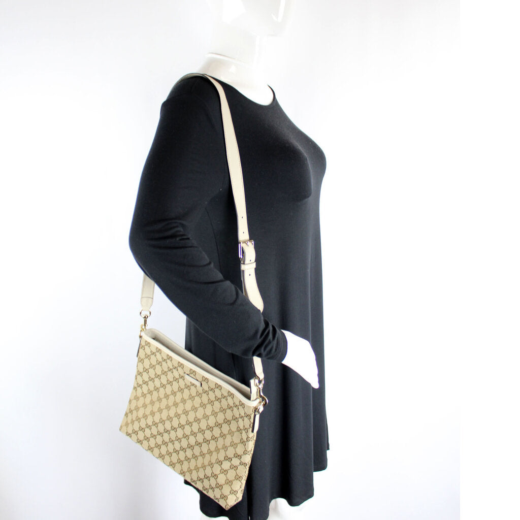388924 GG Canvas Crossbody
