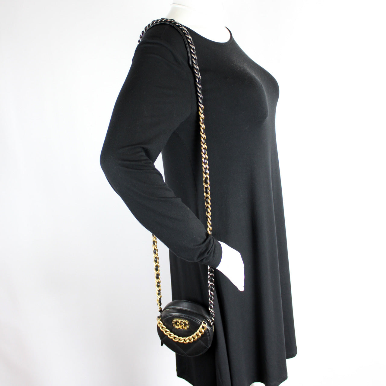 19 Round Clutch W/ Chain Lambskin 30M