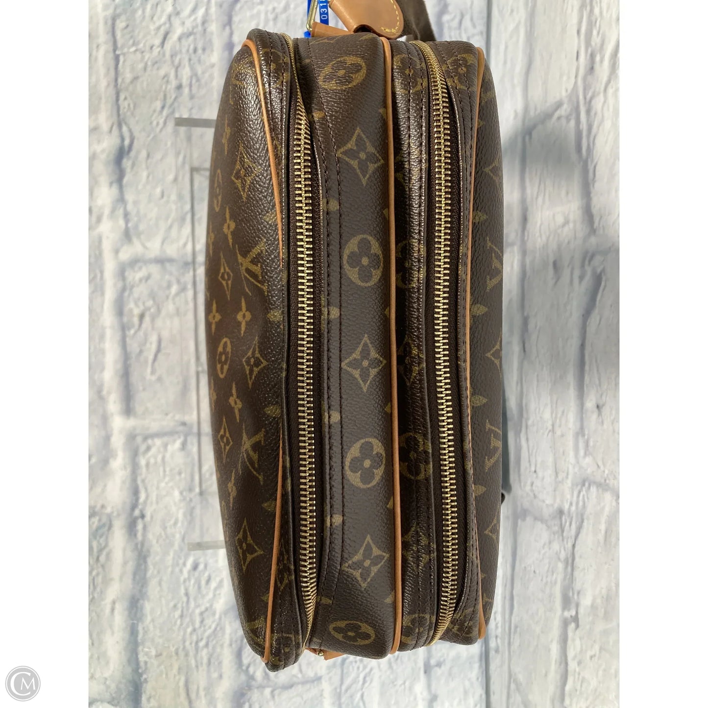 Crossbody Luxury Designer By Louis Vuitton, Size: Medium