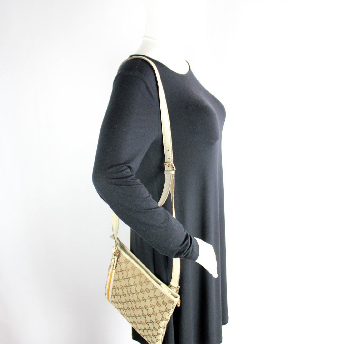 114338 GG Canvas Sherry Messenger
