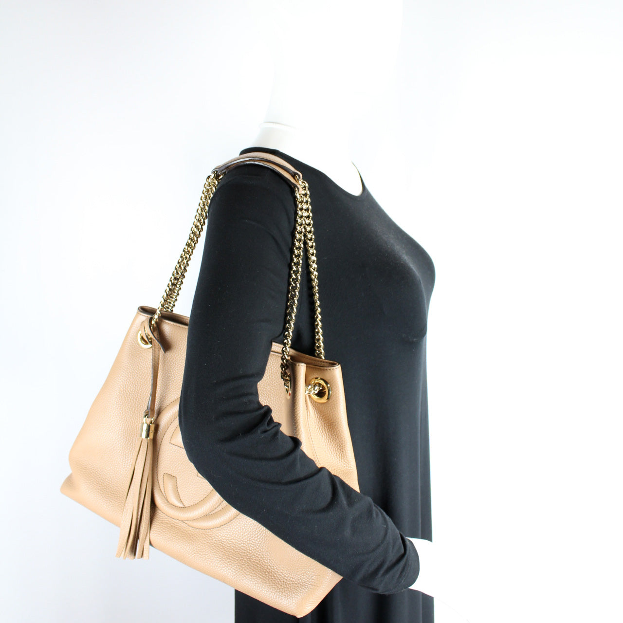 308982 Soho Leather Shoulder Medium