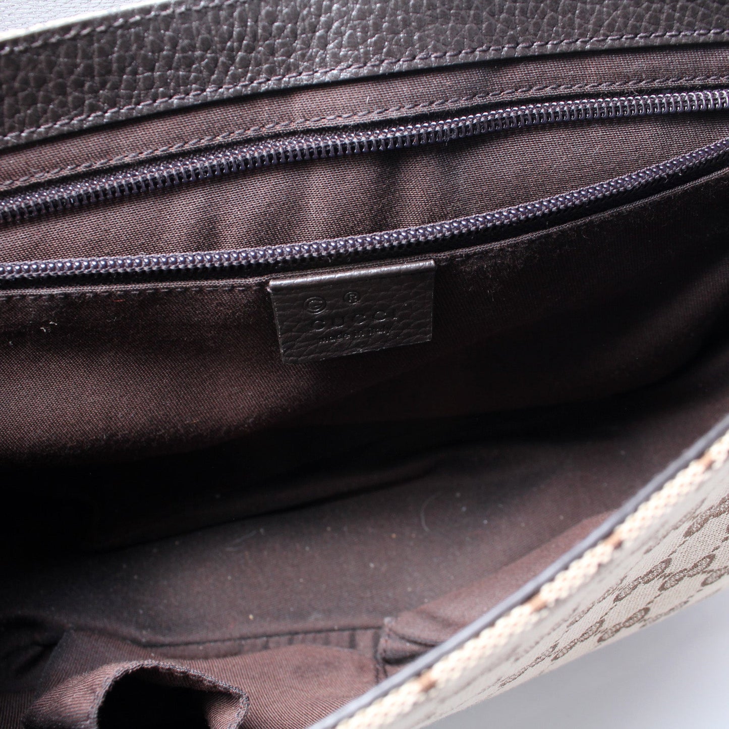 449172 GG Canvas Messenger