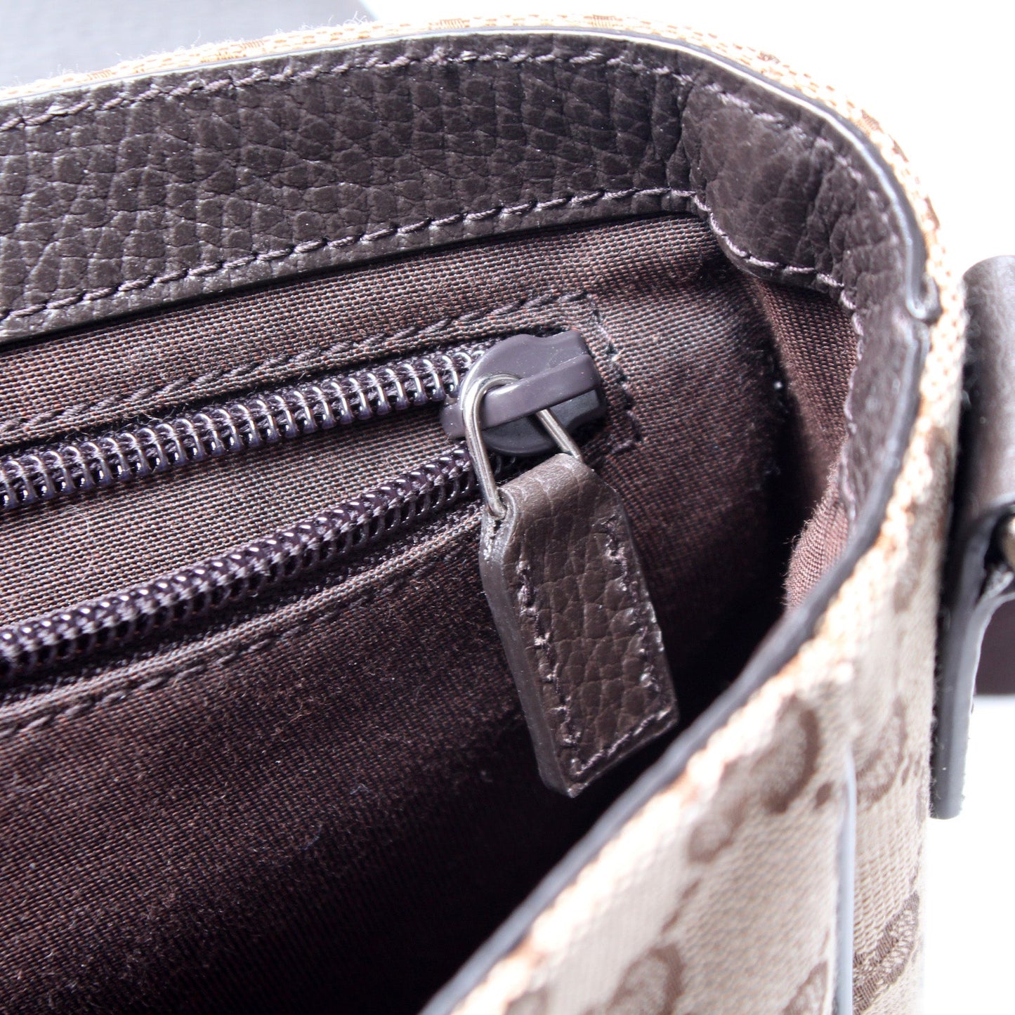 449172 GG Canvas Messenger