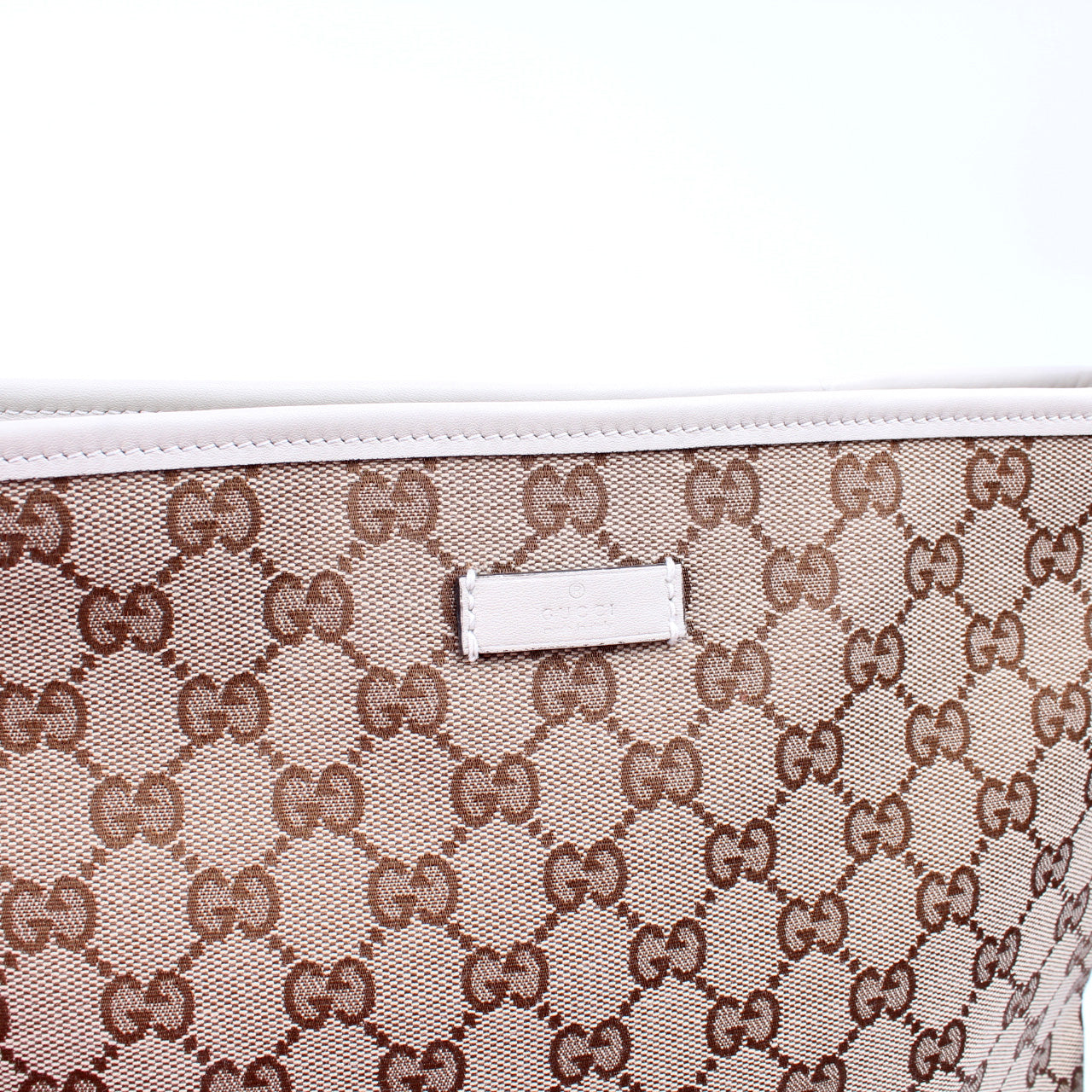 388924 GG Canvas Crossbody