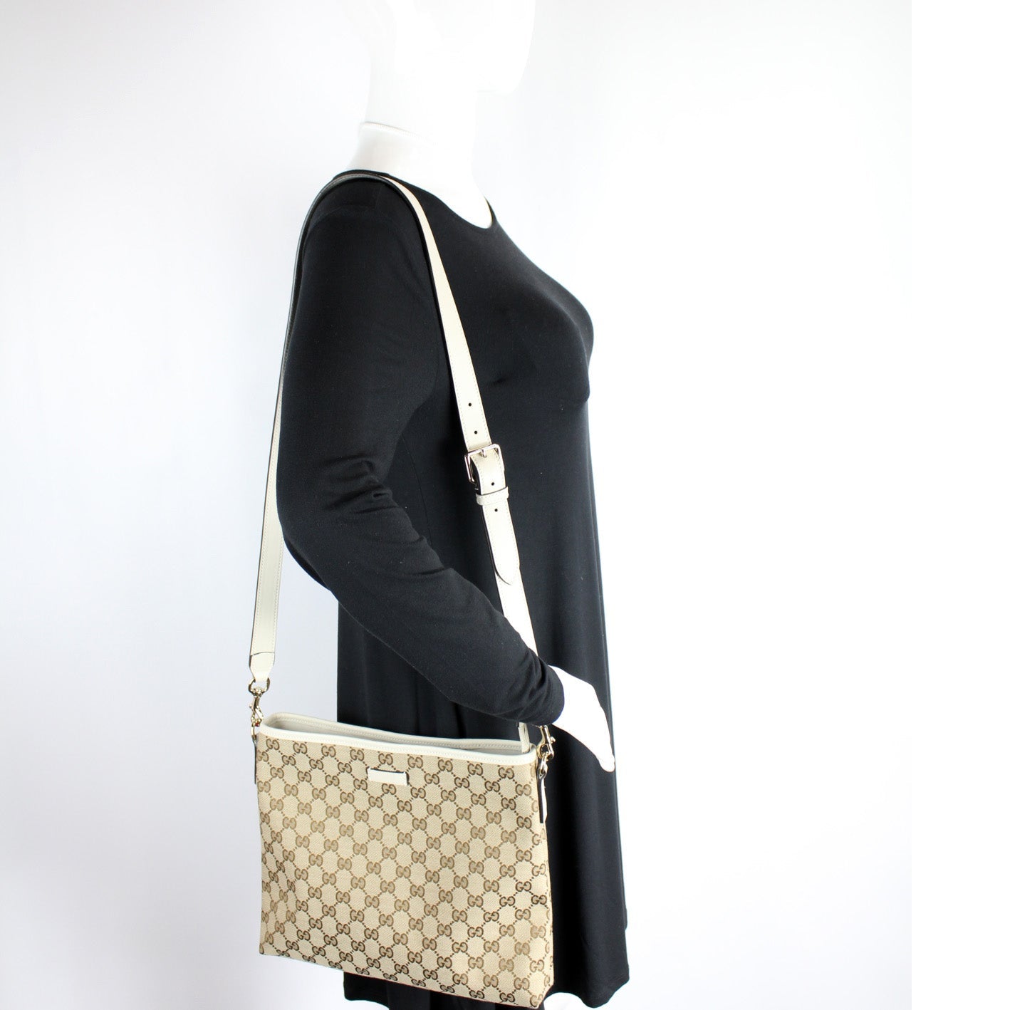 388924 GG Canvas Crossbody