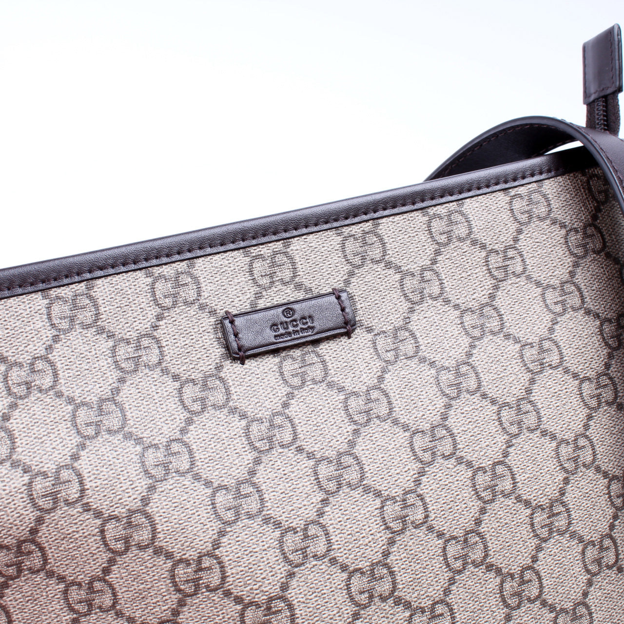 388924 GG Supreme Crossbody