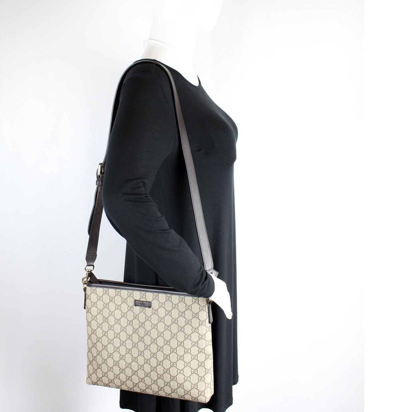 388924 GG Supreme Crossbody