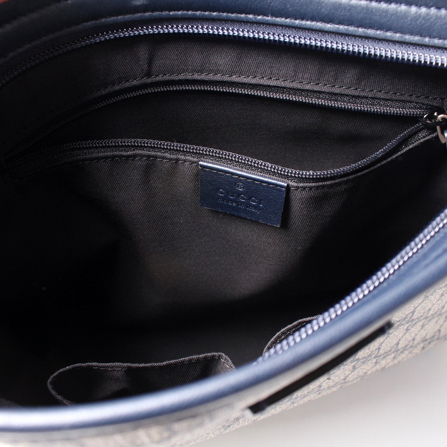 388924 GG Supreme Crossbody