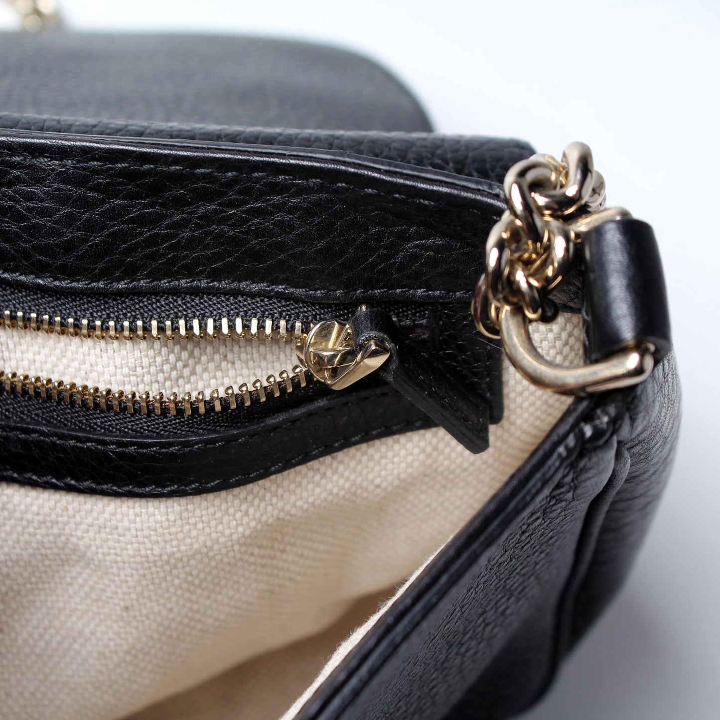 336752 Soho Chain Crossbody Medium