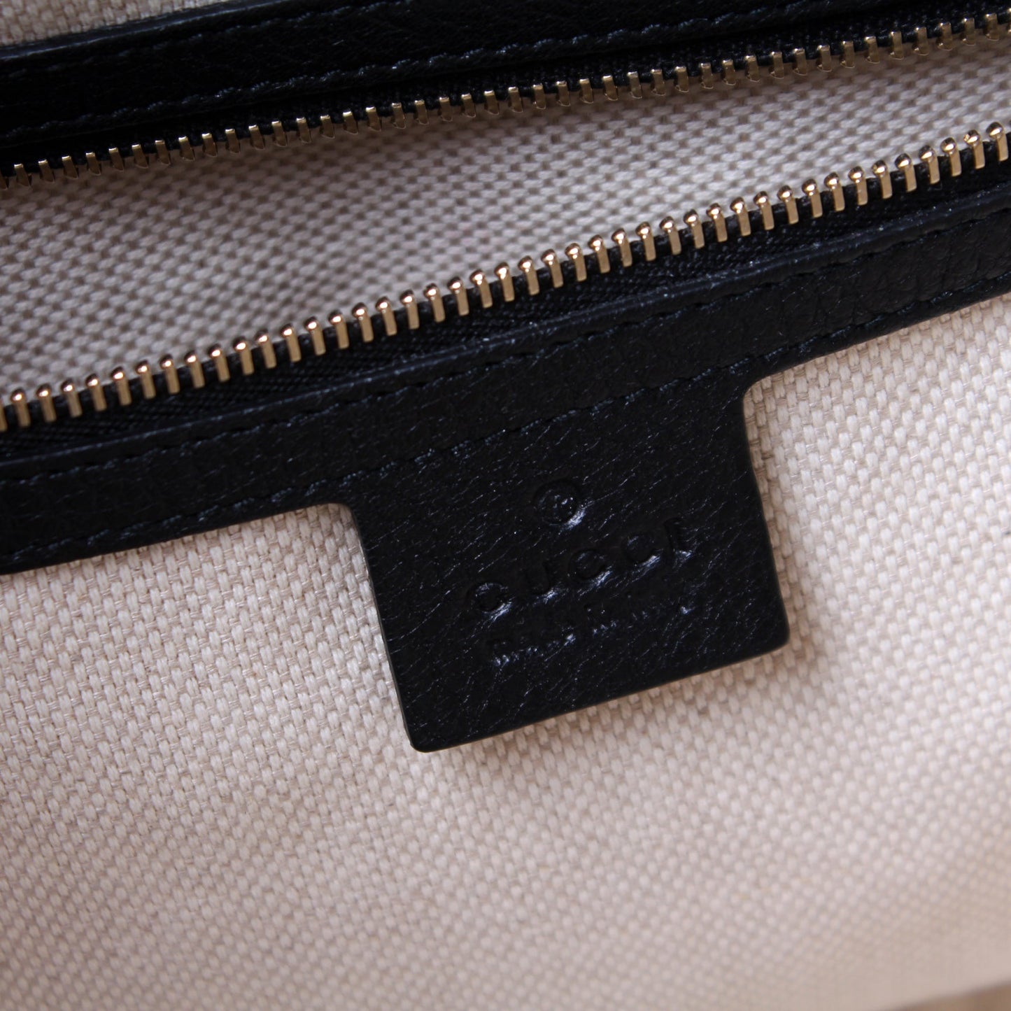 353126 Soho Chain Tote