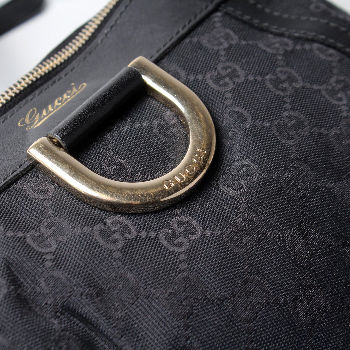 203257 D Ring Crossbody