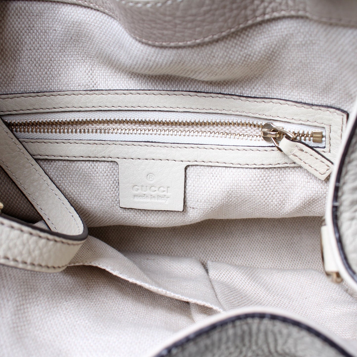 336751 Soho Leather Shoulder