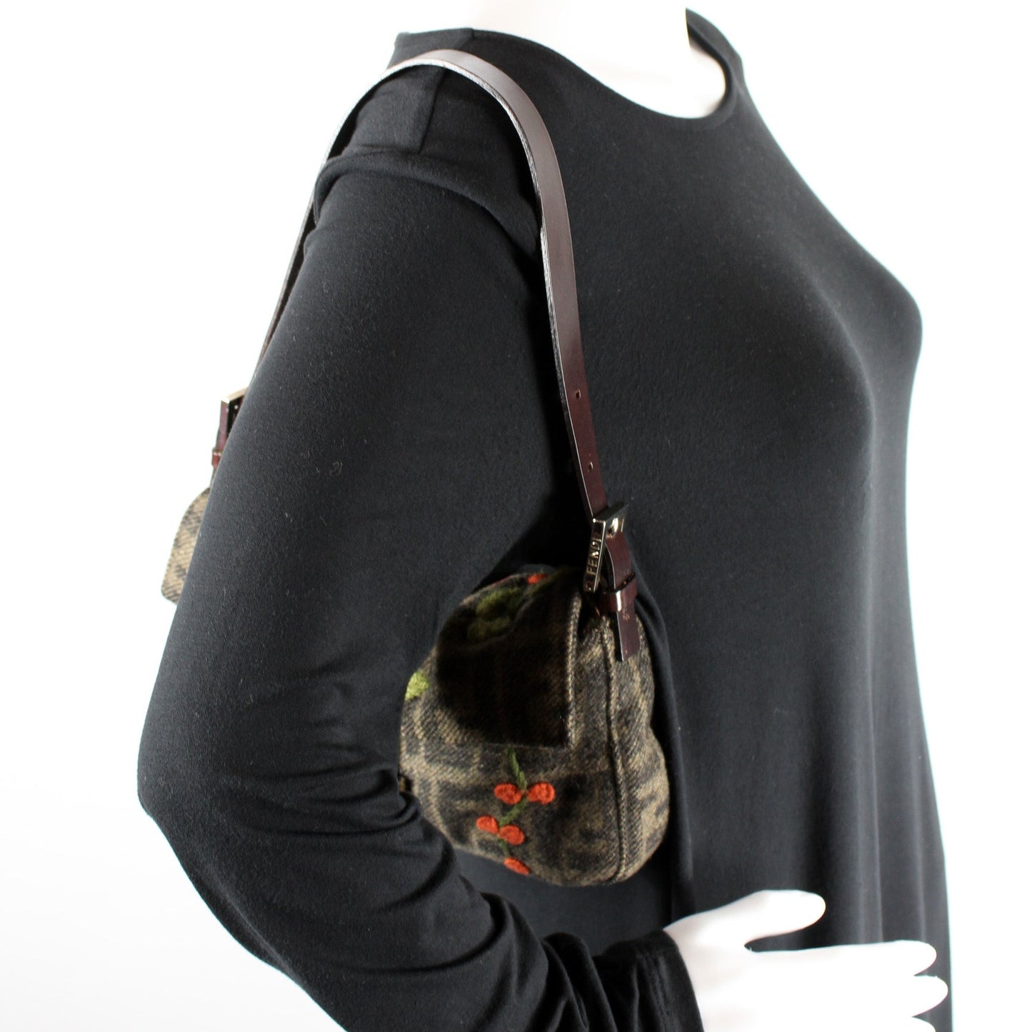 1605590 Mama Baguette Wool