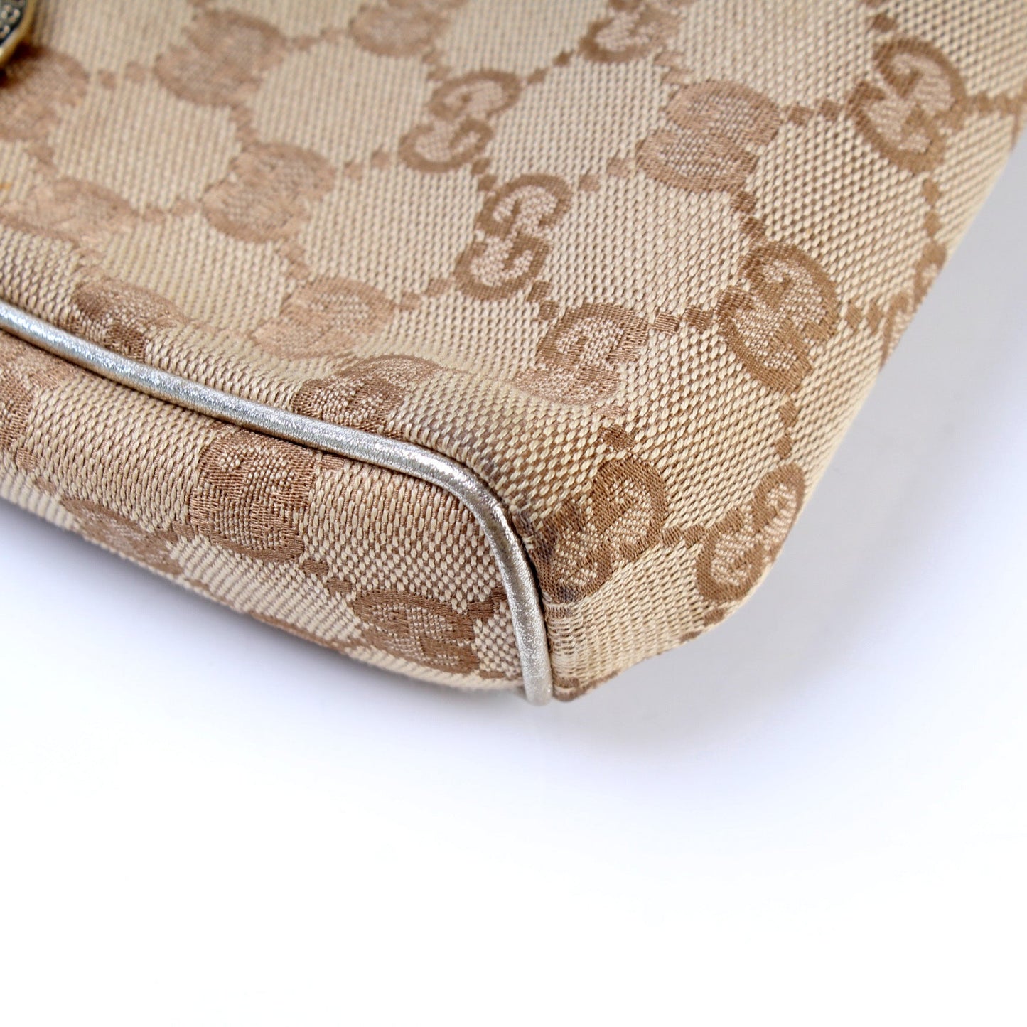 145750 GG Canvas D Ring Cosmetic Case