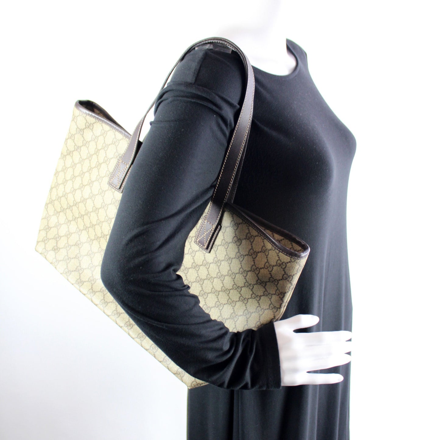 211137 GG Supreme Medium Zip Tote