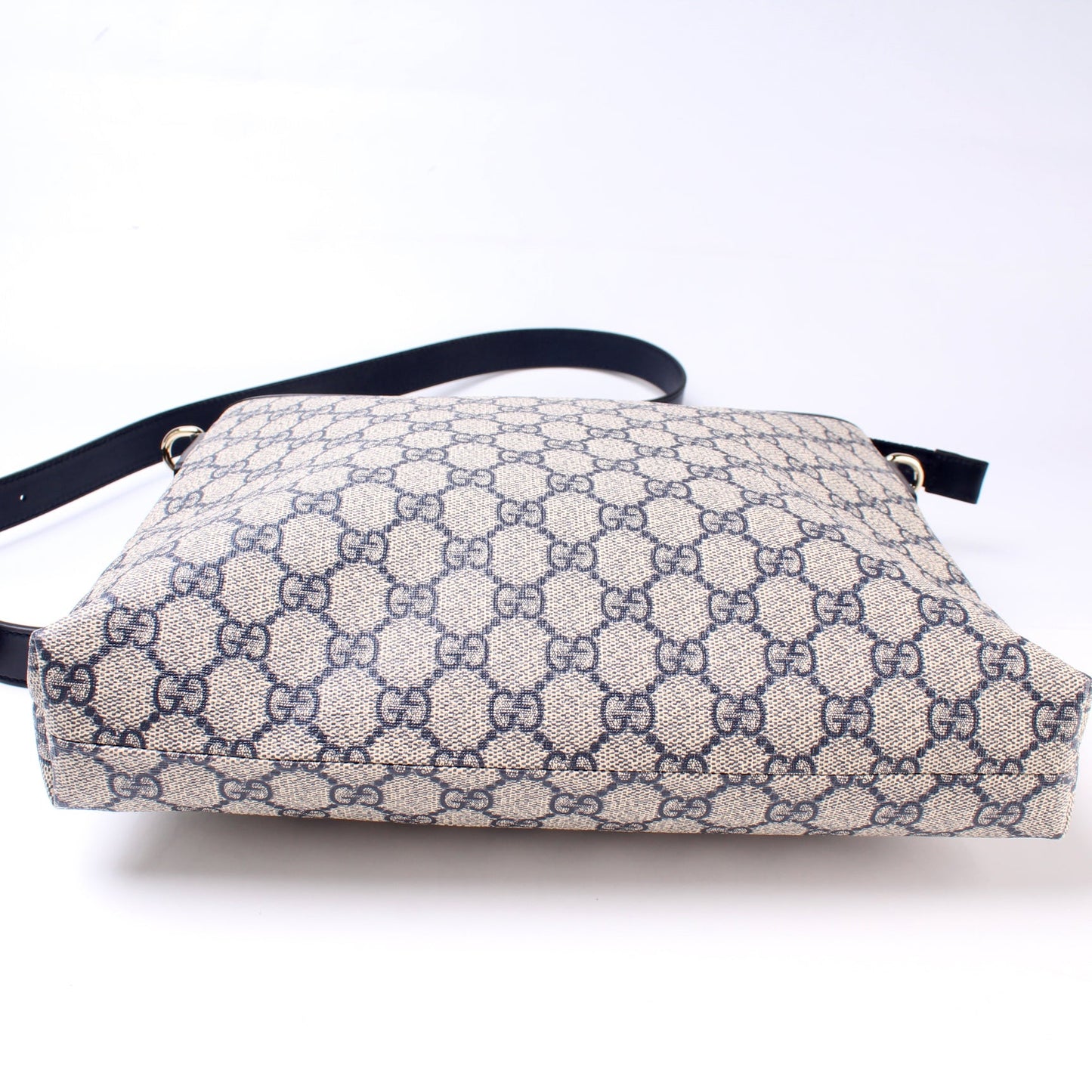 388924 GG Supreme Crossbody