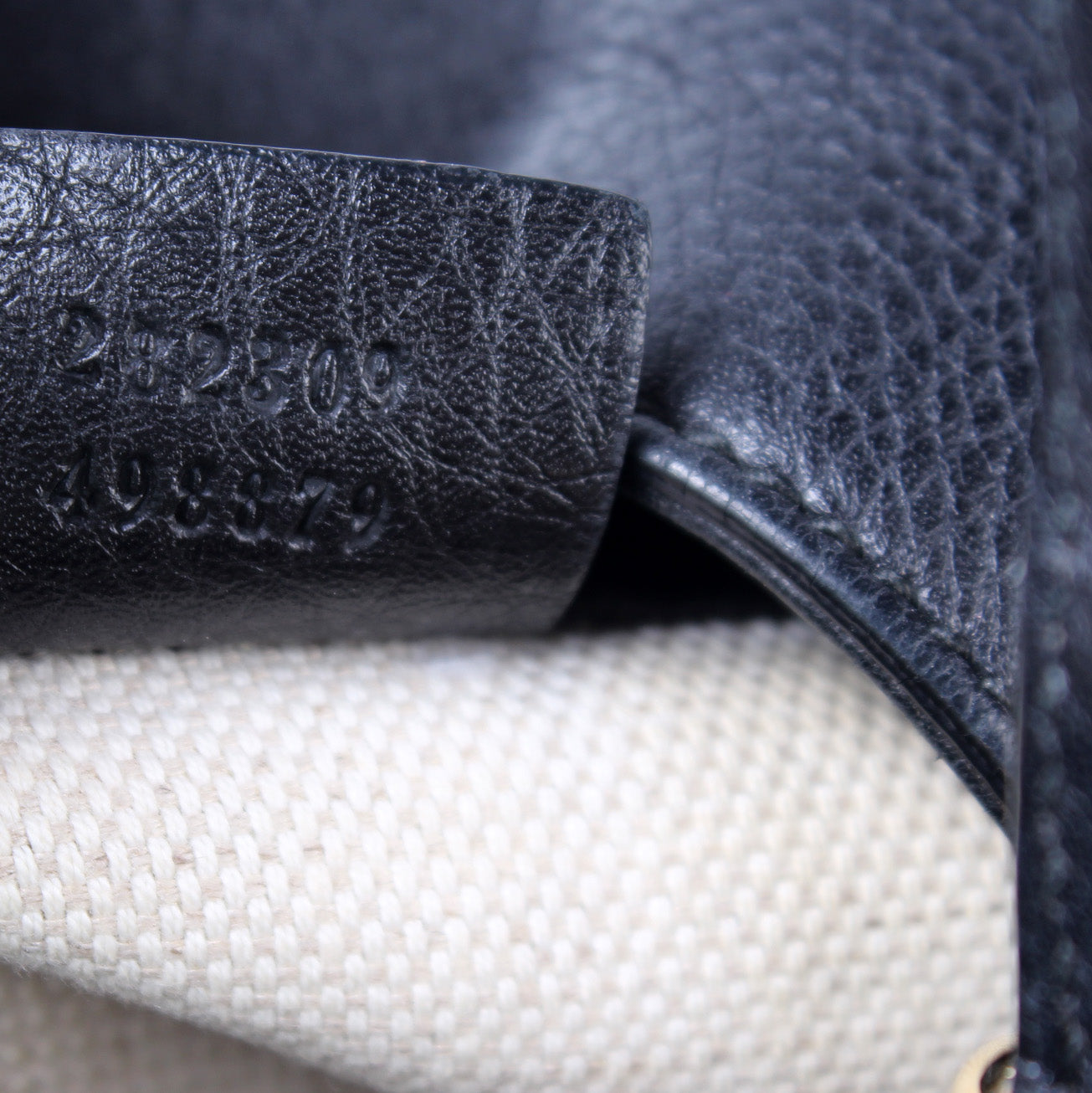 282309 Soho Leather Hobo Medium