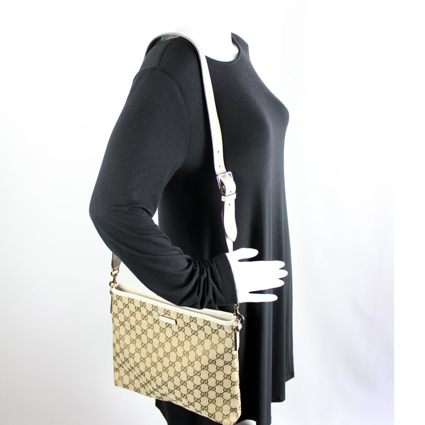 388924 GG Canvas Crossbody
