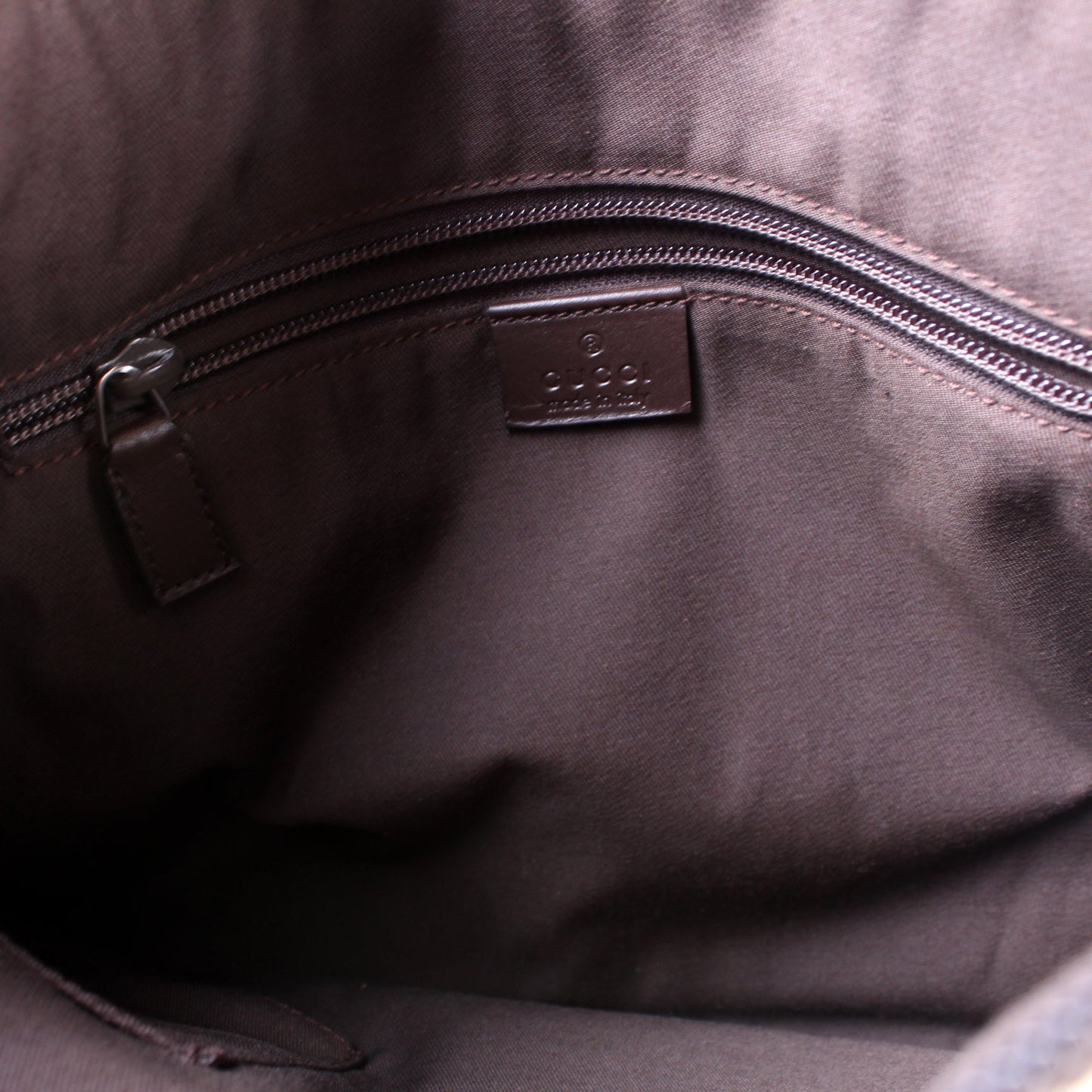 145857 GG Canvas Flat Messenger Medium