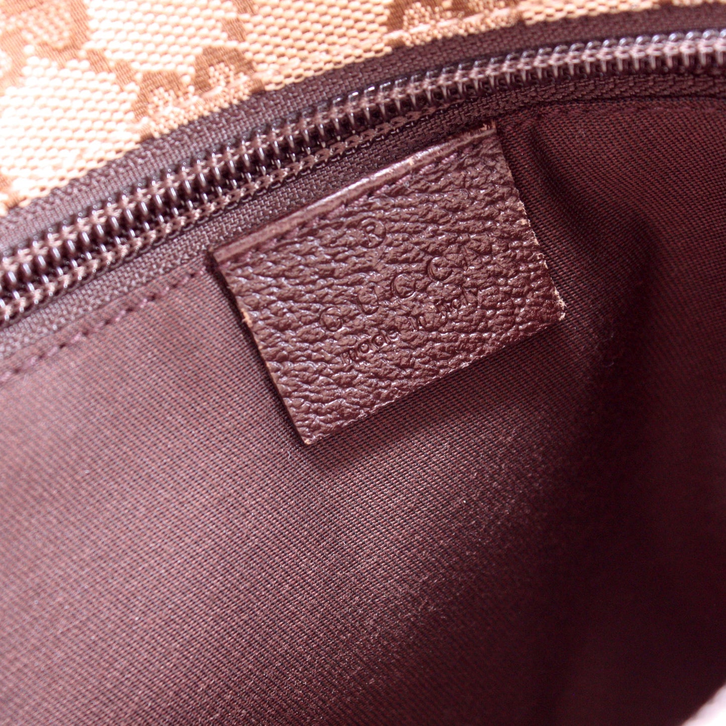 189749 Shelly Web Shoulder
