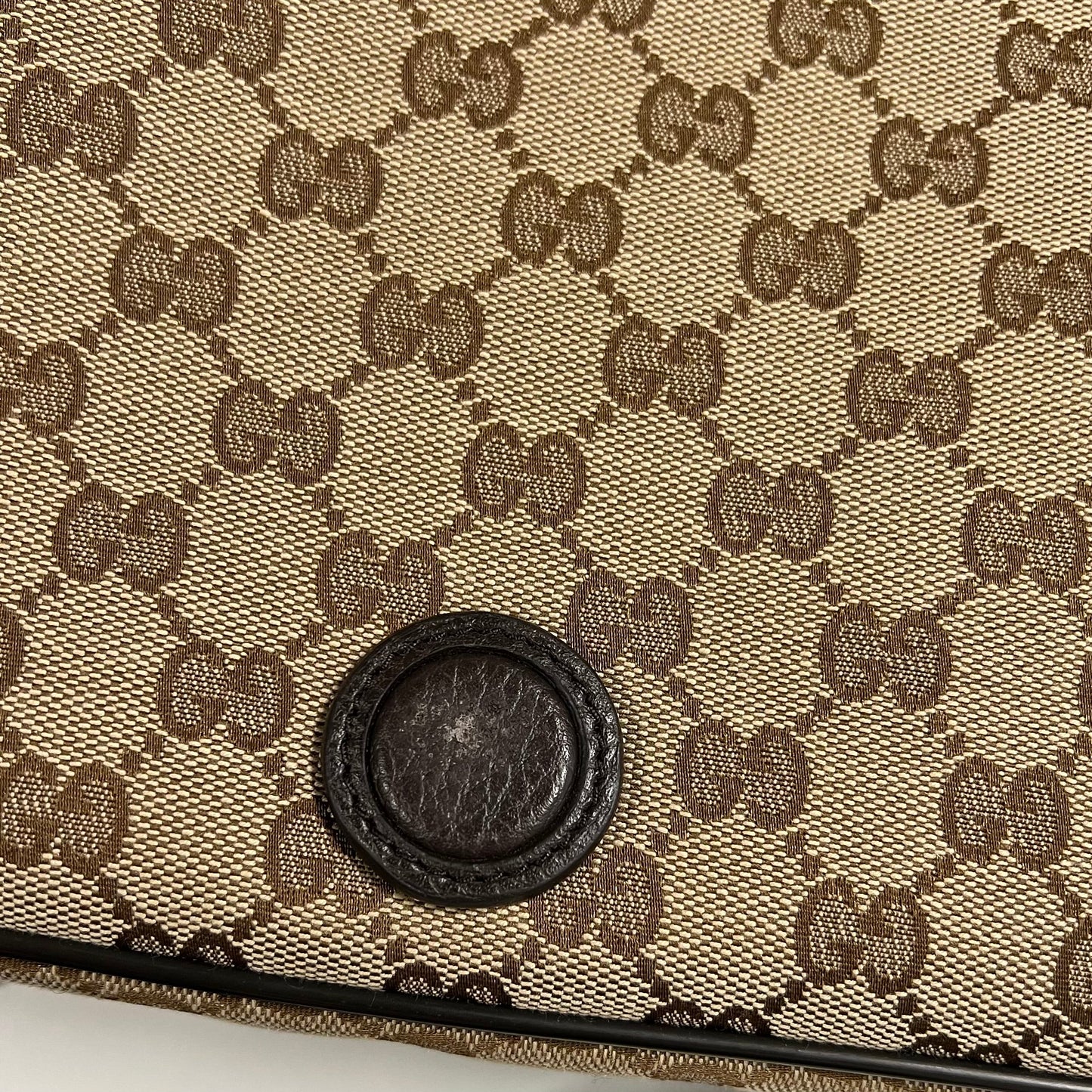 449172 GG Canvas Messenger