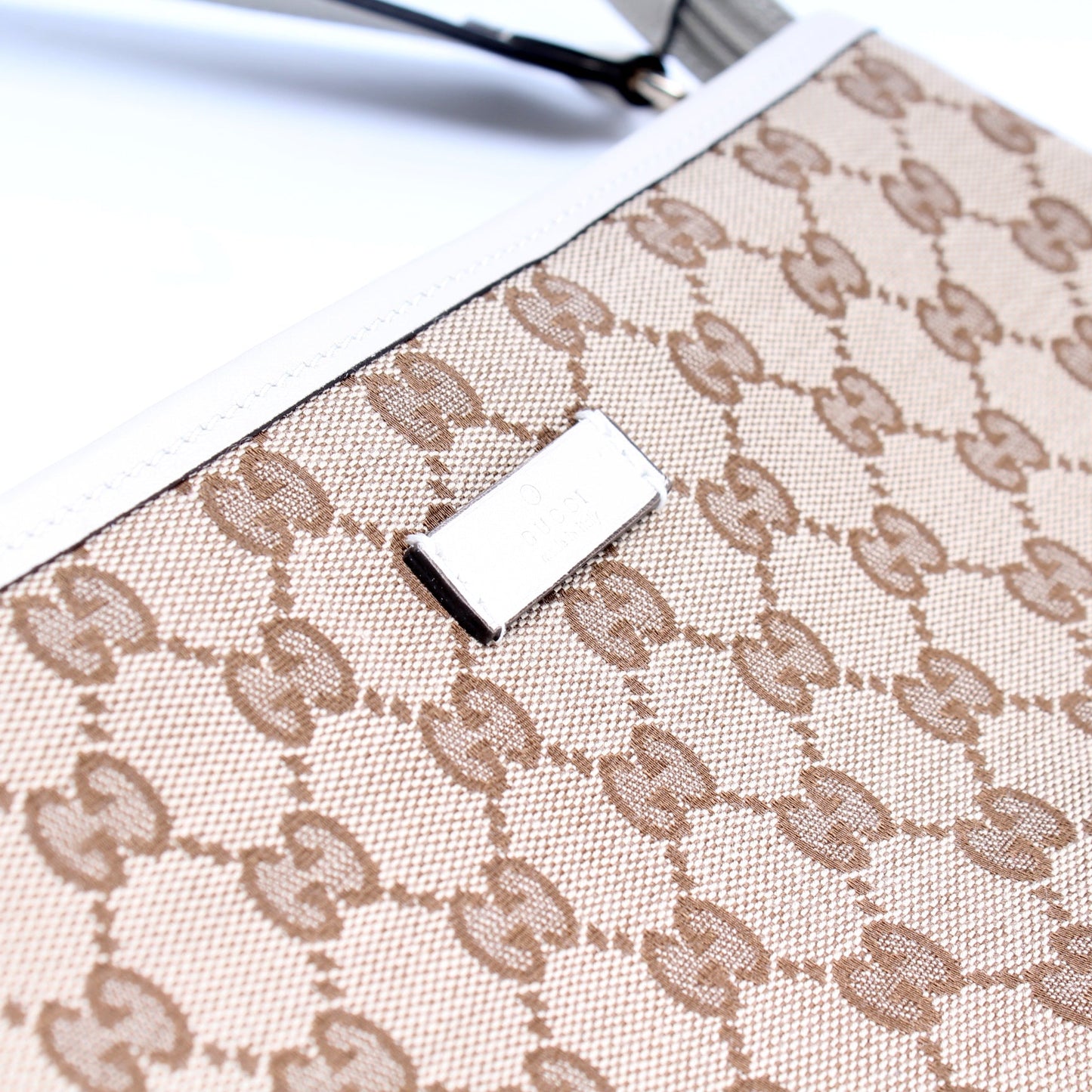 388924 GG Canvas Crossbody