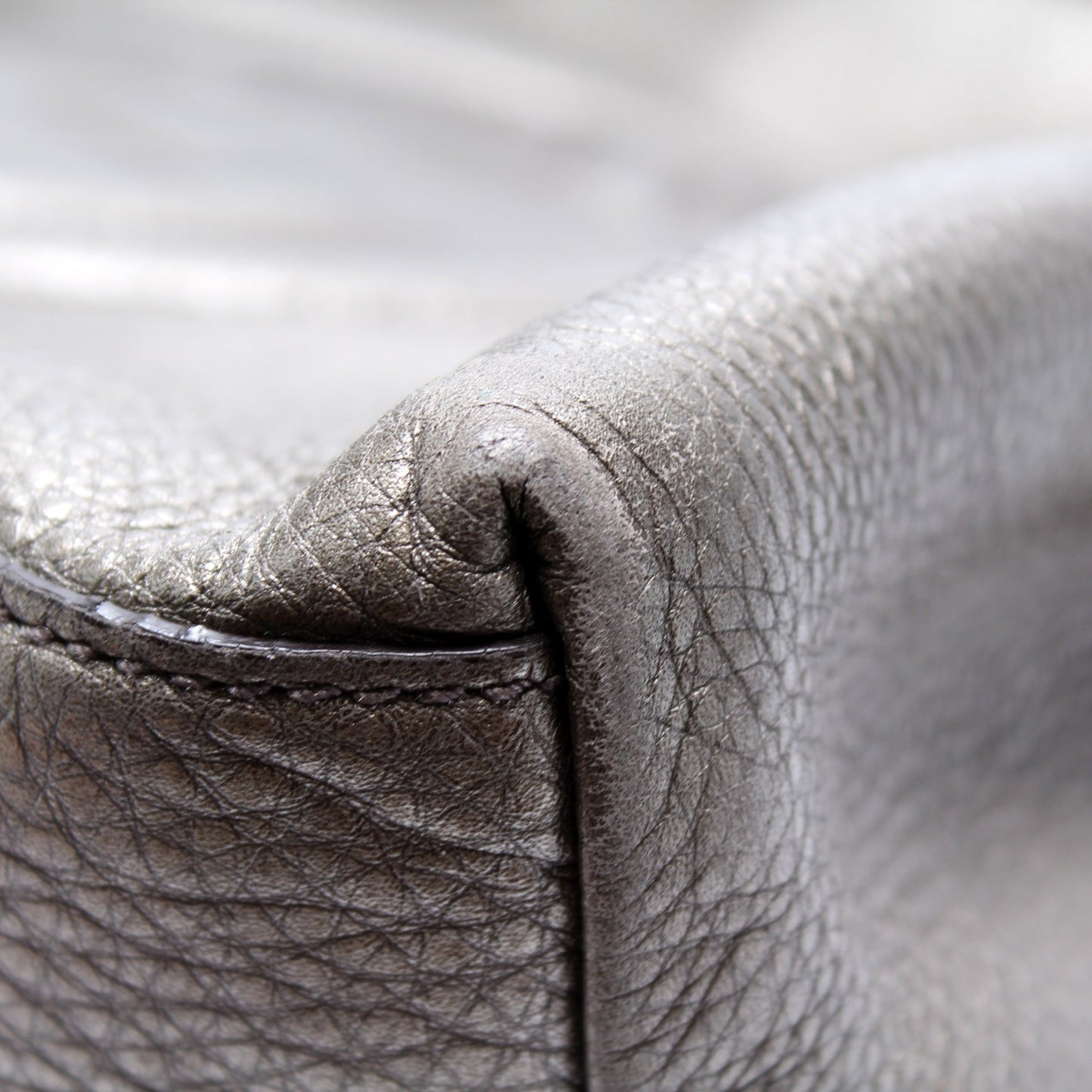 308982 Soho Leather Shoulder Medium