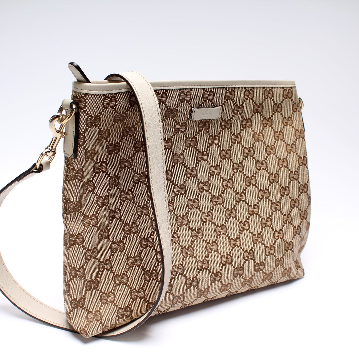 388924 GG Canvas Crossbody