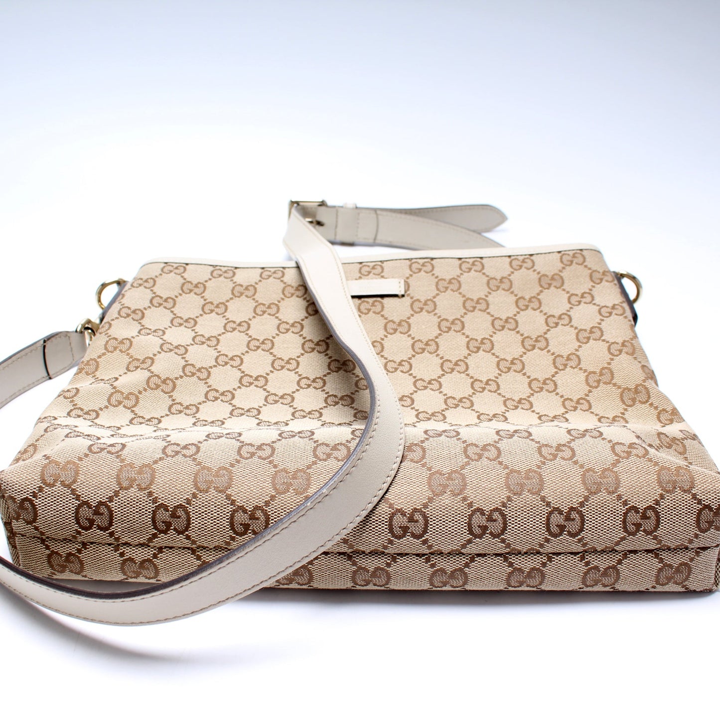 388924 GG Canvas Crossbody