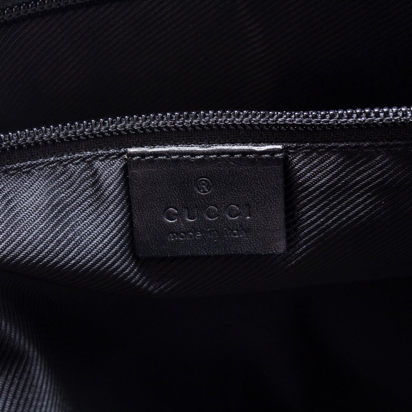 019-0426 GG Canvas Zip Tote
