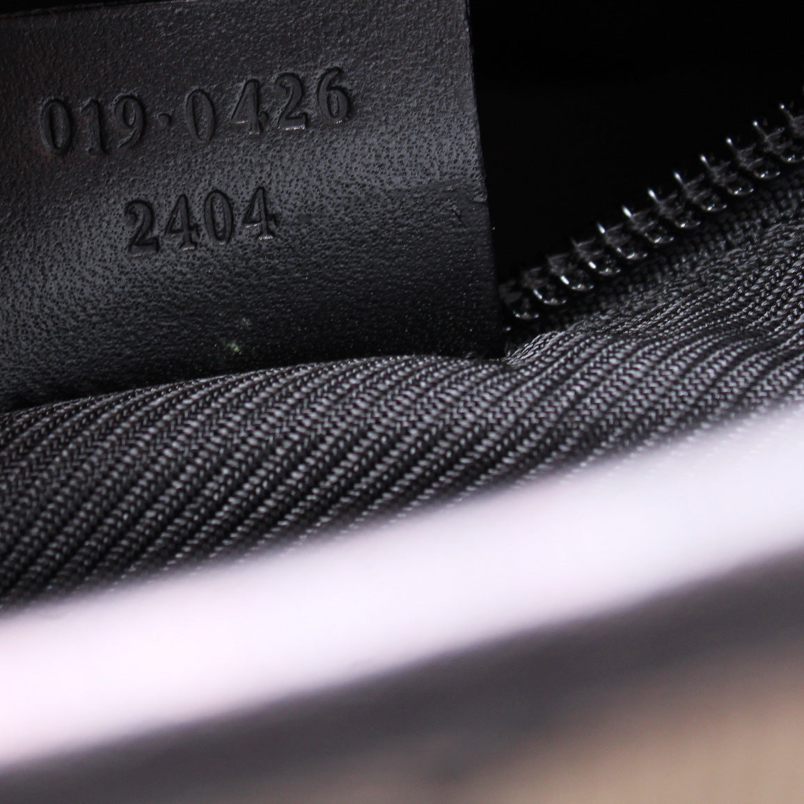 019-0426 GG Canvas Zip Tote