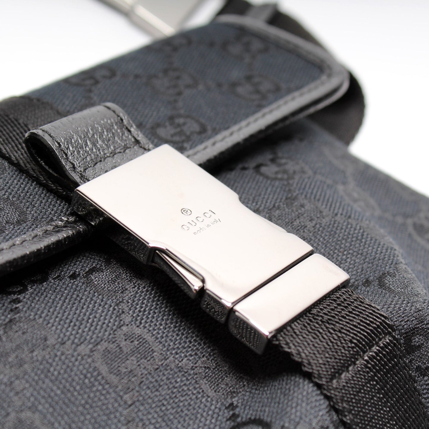 131236 GG Canvas Small Buckle Belt Bag