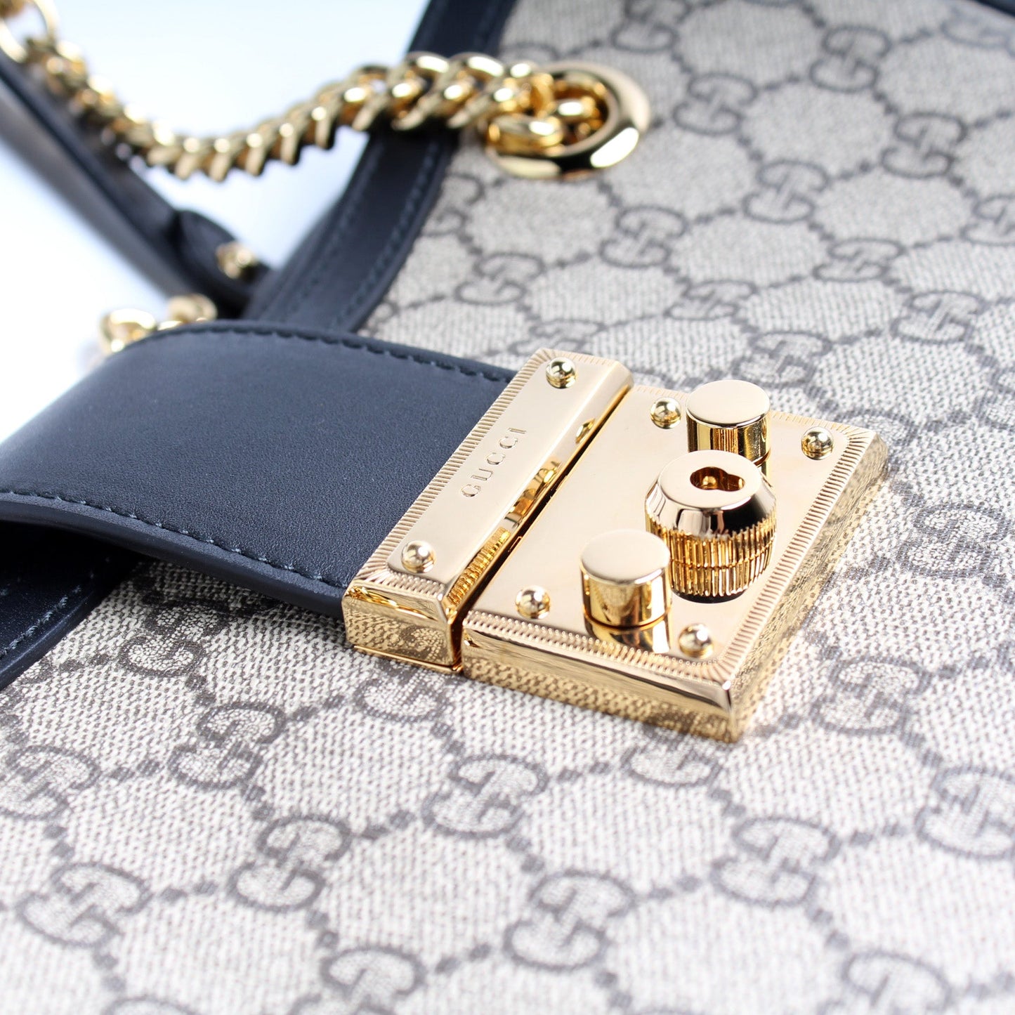 479197 Padlock GG Shoulder Medium