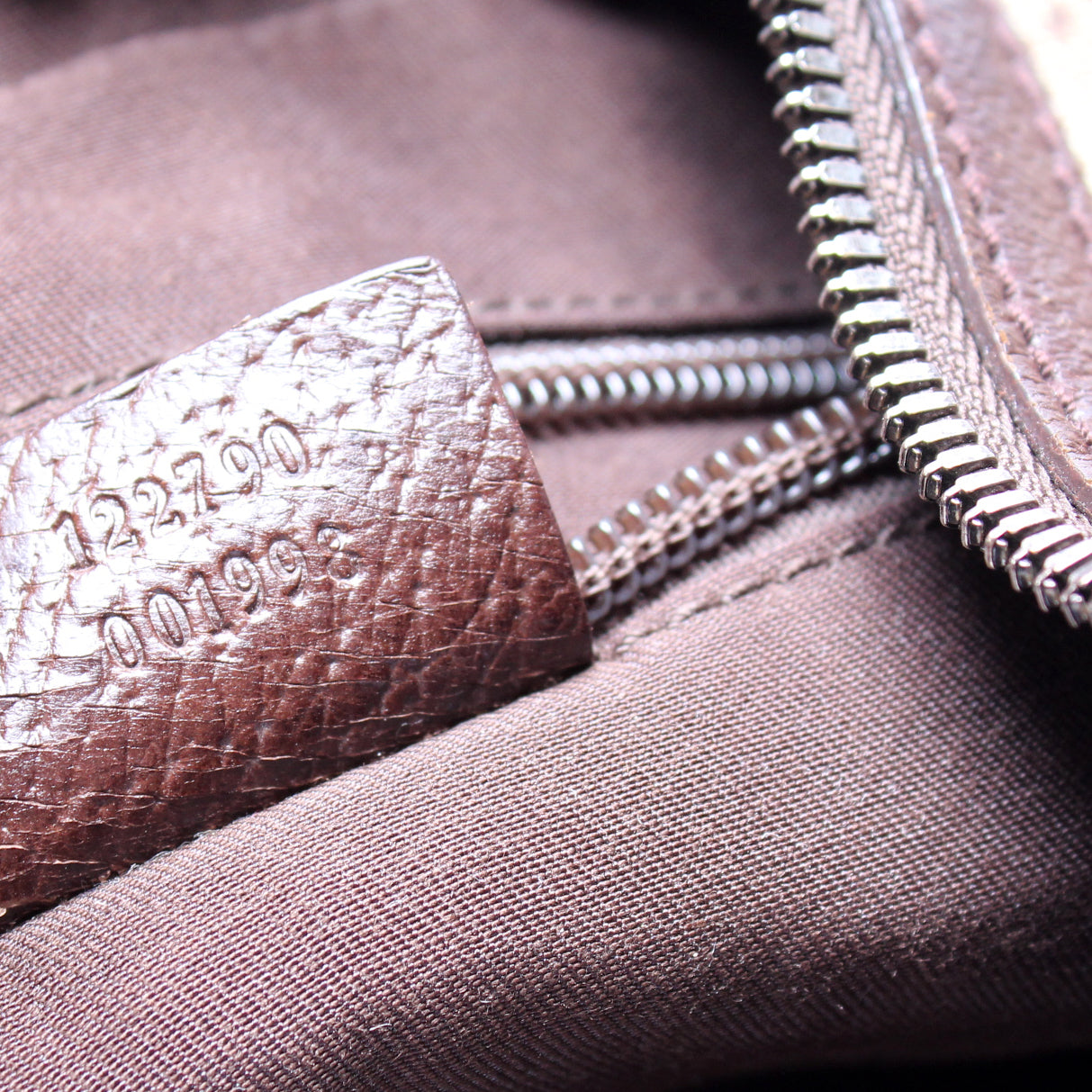 122790 Shelly Web Crossbody GG Canvas