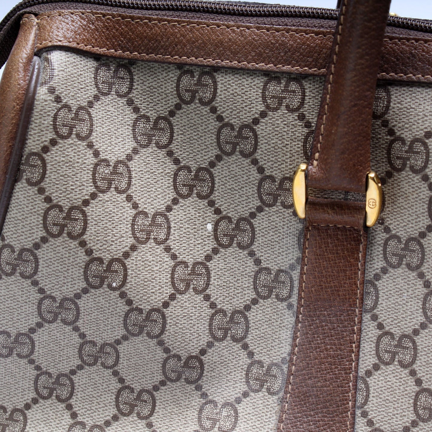 111.02.073 GG Supreme Duffle Bag With Strap Vintage