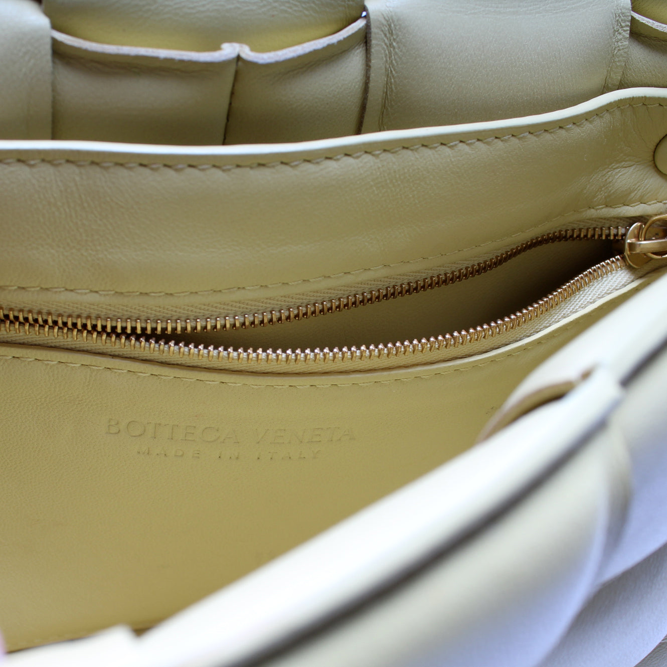 Maxi Chain Cassette Crossbody