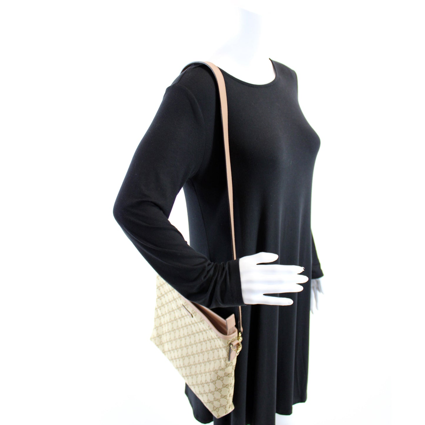388924 GG Canvas Crossbody