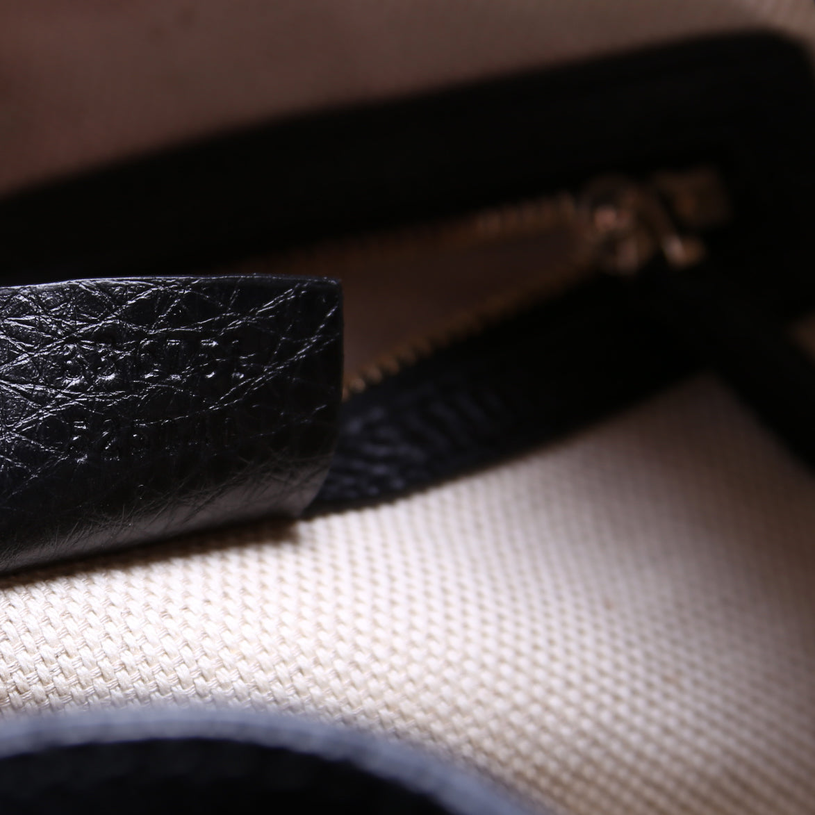 336751 Soho Leather Shoulder
